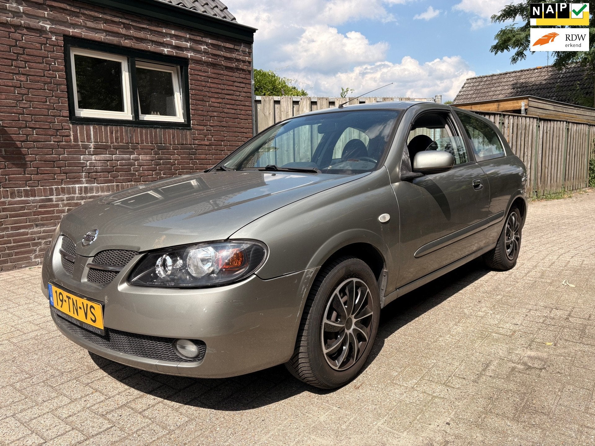 Nissan Almera 1.5 Visia - airco - nieuwe apk tot 07-2027, Auto's, Nissan, 4 cilinders, 49 €/maand, Bedrijf, Handgeschakeld