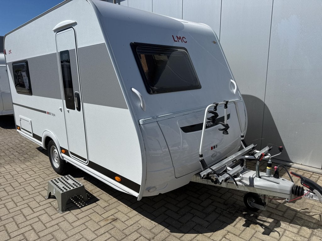 LMC Style 400 F Opklapbaar bed, Caravans en Kamperen, Caravans, Koelkast, Overige typen, Bedrijf, 5 tot 6 meter