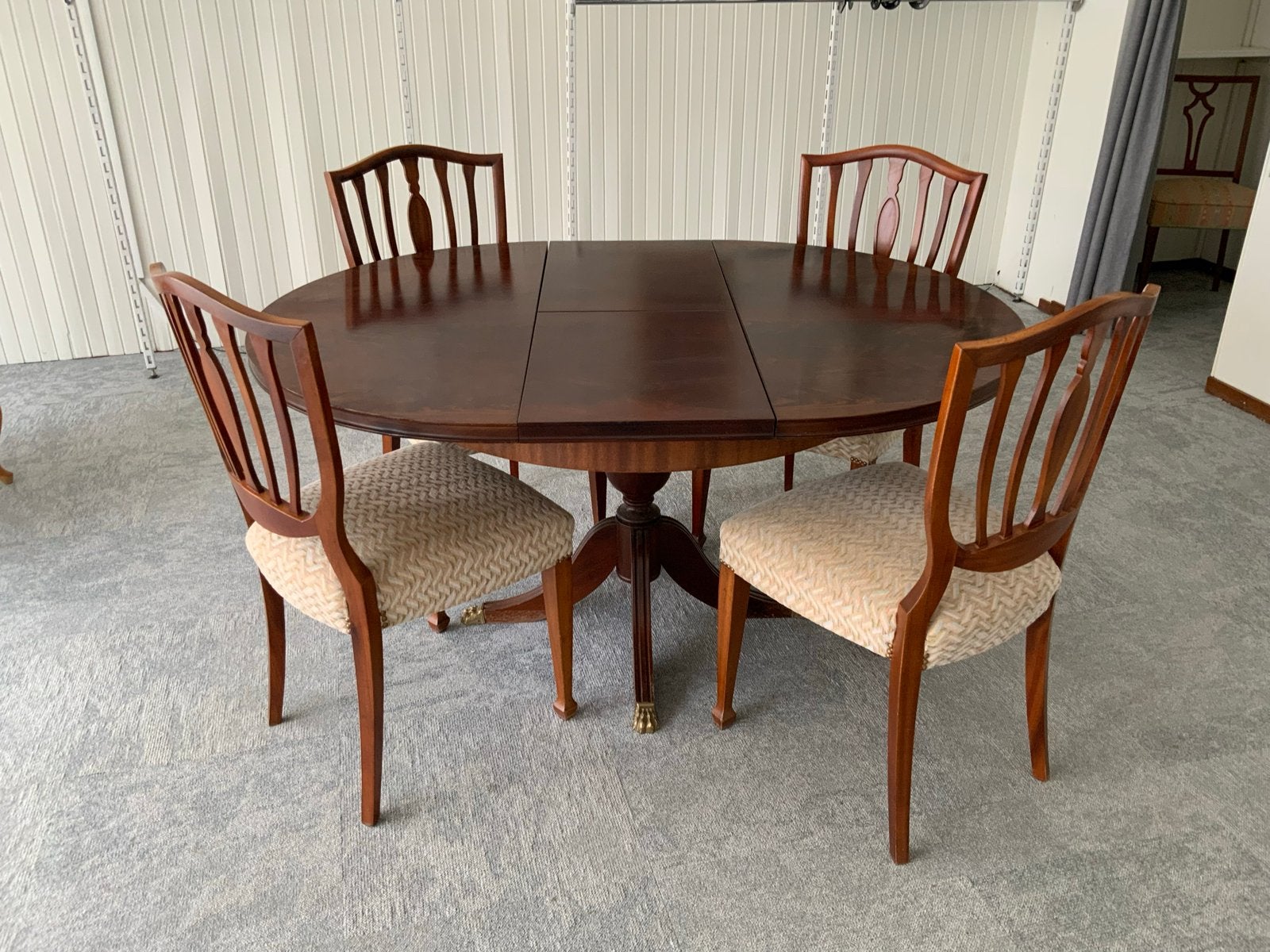 Klassieke eettafel met 4 stoelen - Mahoniehout, Huis en Inrichting, Gebruikt, 100 tot 150 cm, Ophalen of Verzenden, 150 tot 200 cm