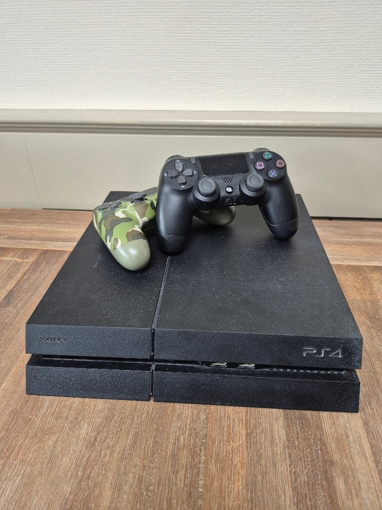 PlayStation 4 + 2 Controllers, Spelcomputers en Games, Spelcomputers | Sony PlayStation 4, Gebruikt, Met 2 controllers, Ophalen of Verzenden