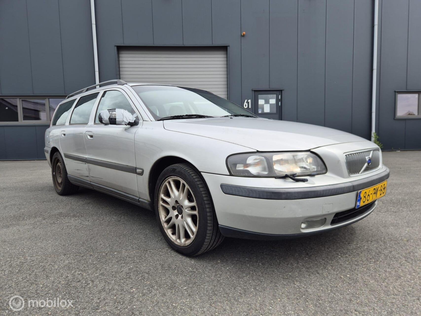 Volvo V70 2.3 T-5 Geartr. C.L, Auto's, Volvo, V70, 93 €/maand, 2319 cc, 5 stoelen