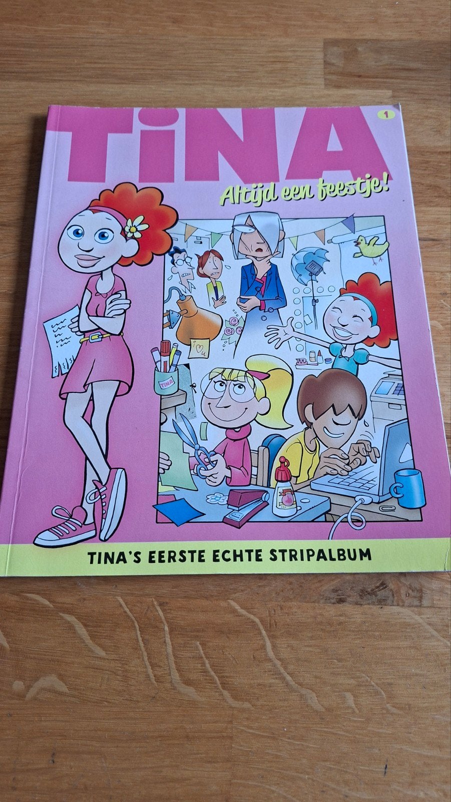 Tina Stripalbum, Eén stripboek, Ophalen of Verzenden, Gelezen