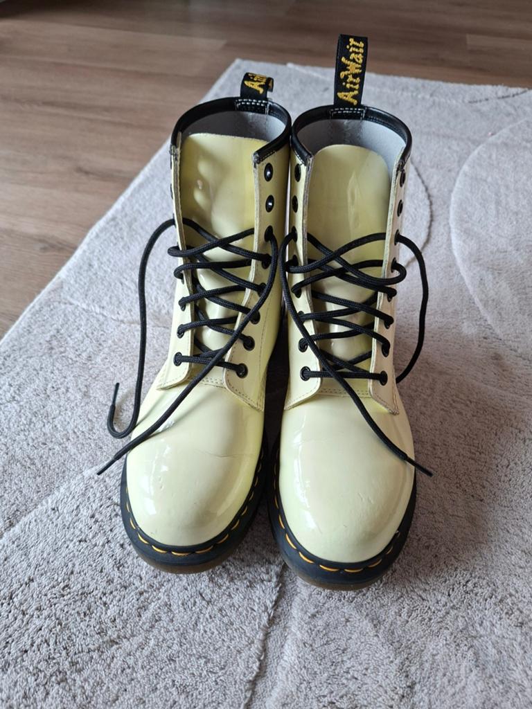 Zacht Gele Dr. Martens Maat 41, Geel, Lage of Enkellaarzen, Ophalen of Verzenden, Dr. Martens