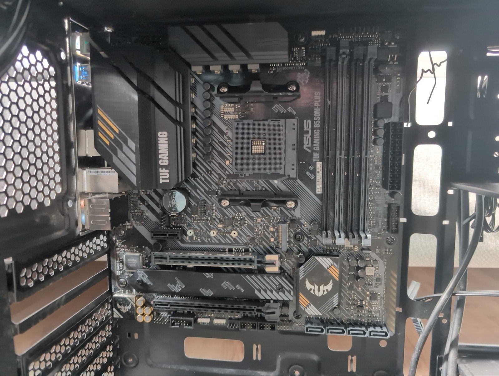 ASUS TUF GAMING B550M-PLUS Moederbord (Gebruikt), Computers en Software, Gebruikt, DDR4, AM4, Ophalen of Verzenden