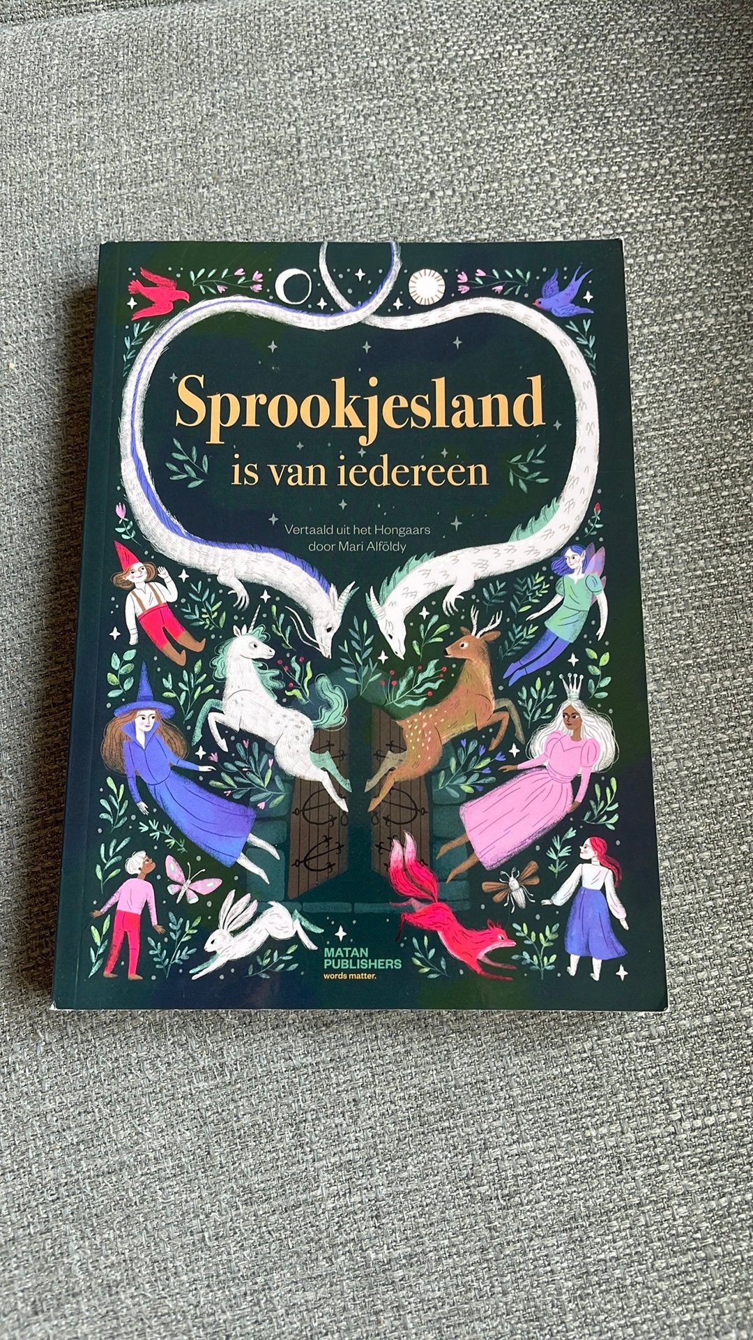 Sprookjesland is van iedereen - Mari Alfoldy, Ophalen of Verzenden, Zo goed als nieuw
