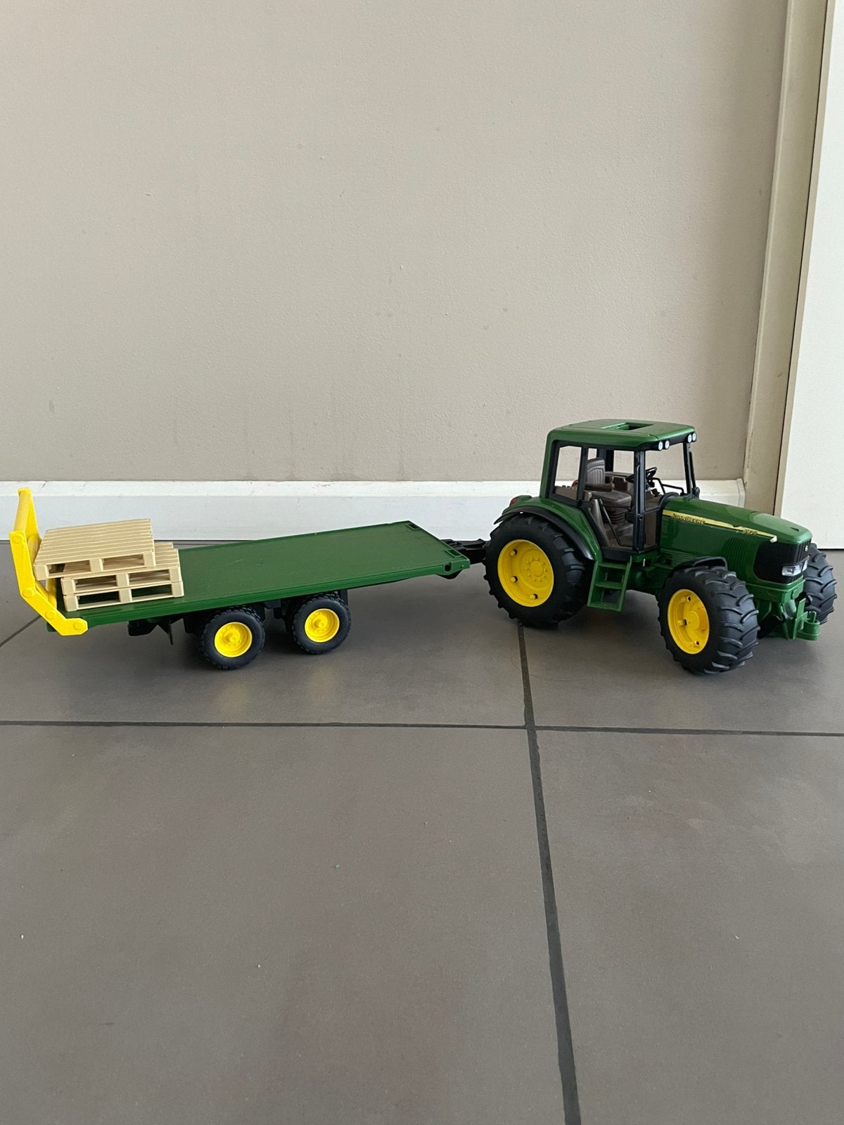 Bruder tractor met aanhanger, Ophalen of Verzenden, Zo goed als nieuw, Hijskraan, Tractor of Landbouw, Conrad