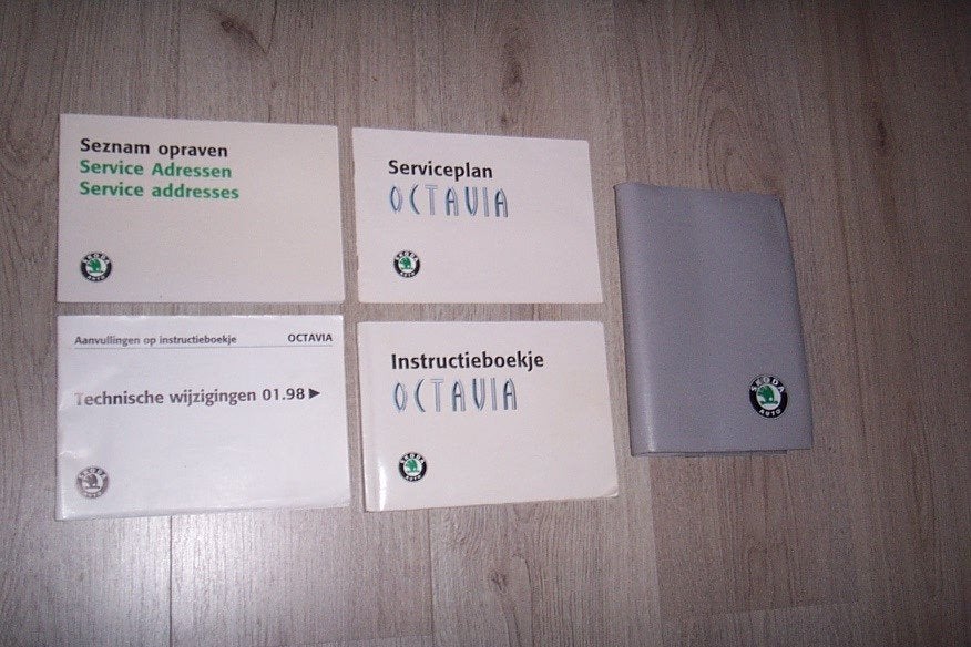 Compleet mapje boekjes SKODA OCTAVIA  1996/2000, Auto diversen, Handleidingen en Instructieboekjes, Ophalen of Verzenden
