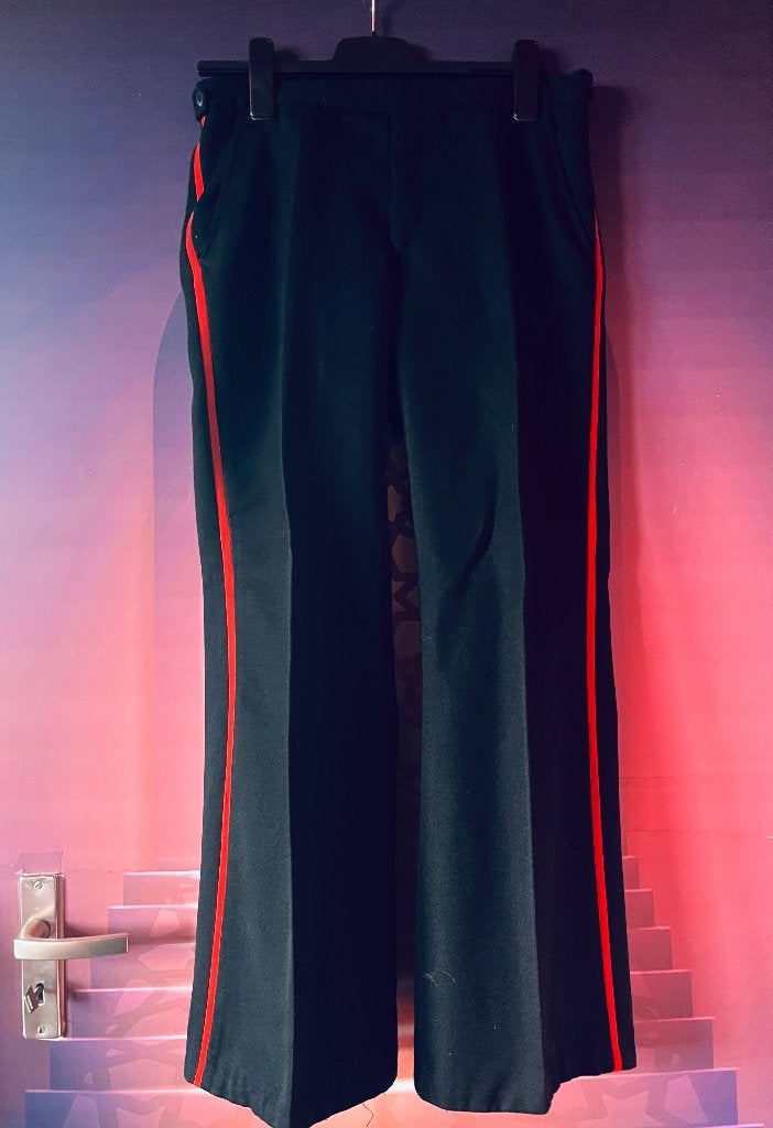 Mooie pantalon 38/40 met rode strepen aan de zijkanten 23€, Maat 38/40 (M), Zwart, Ophalen of Verzenden, Vintage