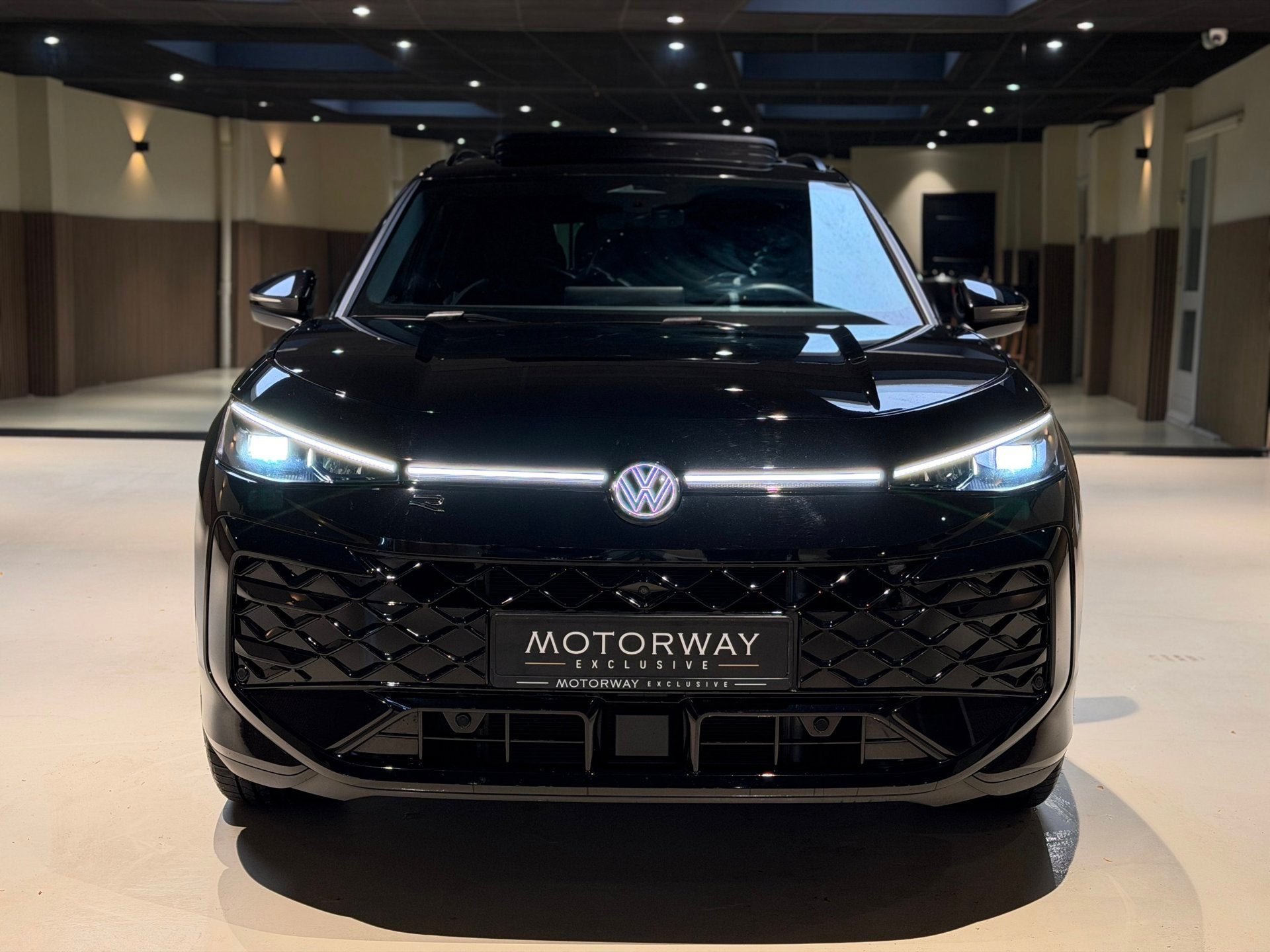 Volkswagen T-ROC 1.5 eTsi R-Line First Edition|Pano|Matrix|K, Auto's, 730 kg, Euro 6, 4 cilinders, 150 pk