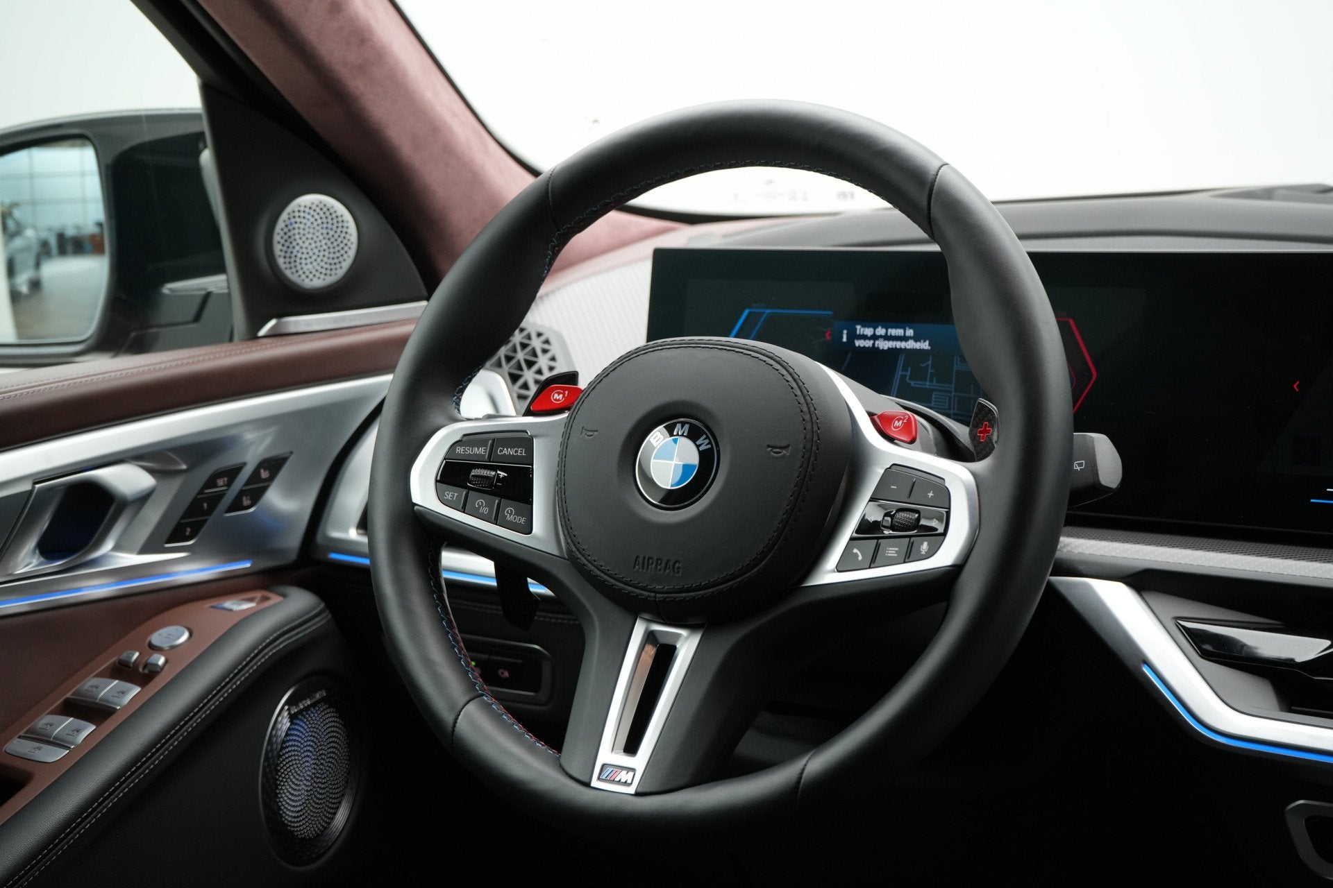 BMW XM PHEV 50e 30 kWh (bj 2026, automaat), Auto's, Gebruikt, Met garantie (alle), Overige brandstoffen, Zwart