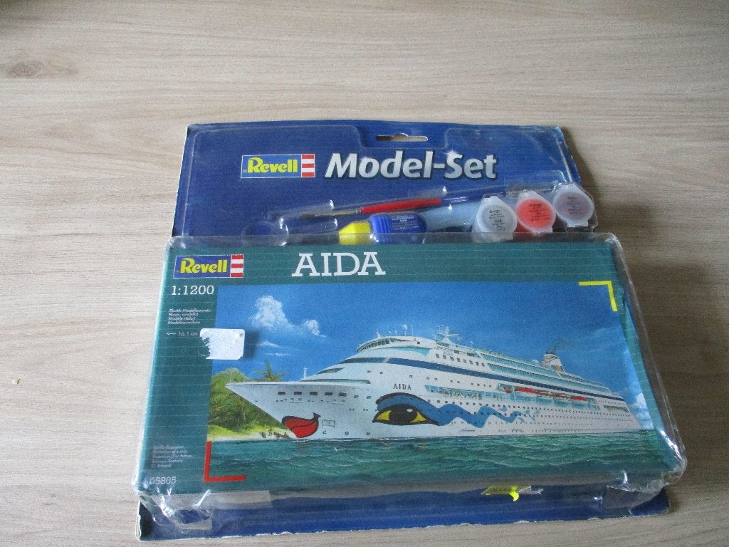 Revell Aida, Ophalen of Verzenden, Zo goed als nieuw, 1:200 of kleiner, Revell