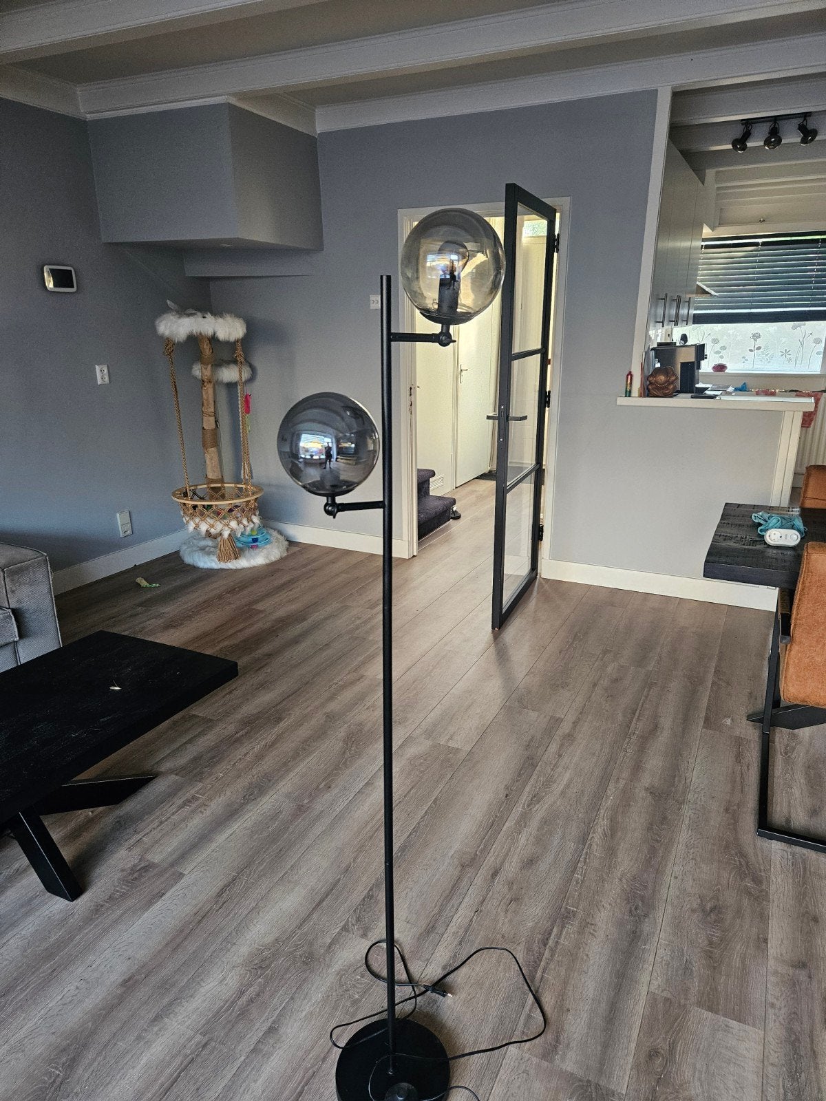 Moderne Staande Lamp met Smokey Glas Bollen, Ophalen, Modern, Industrieel, Zo goed als nieuw, Glas