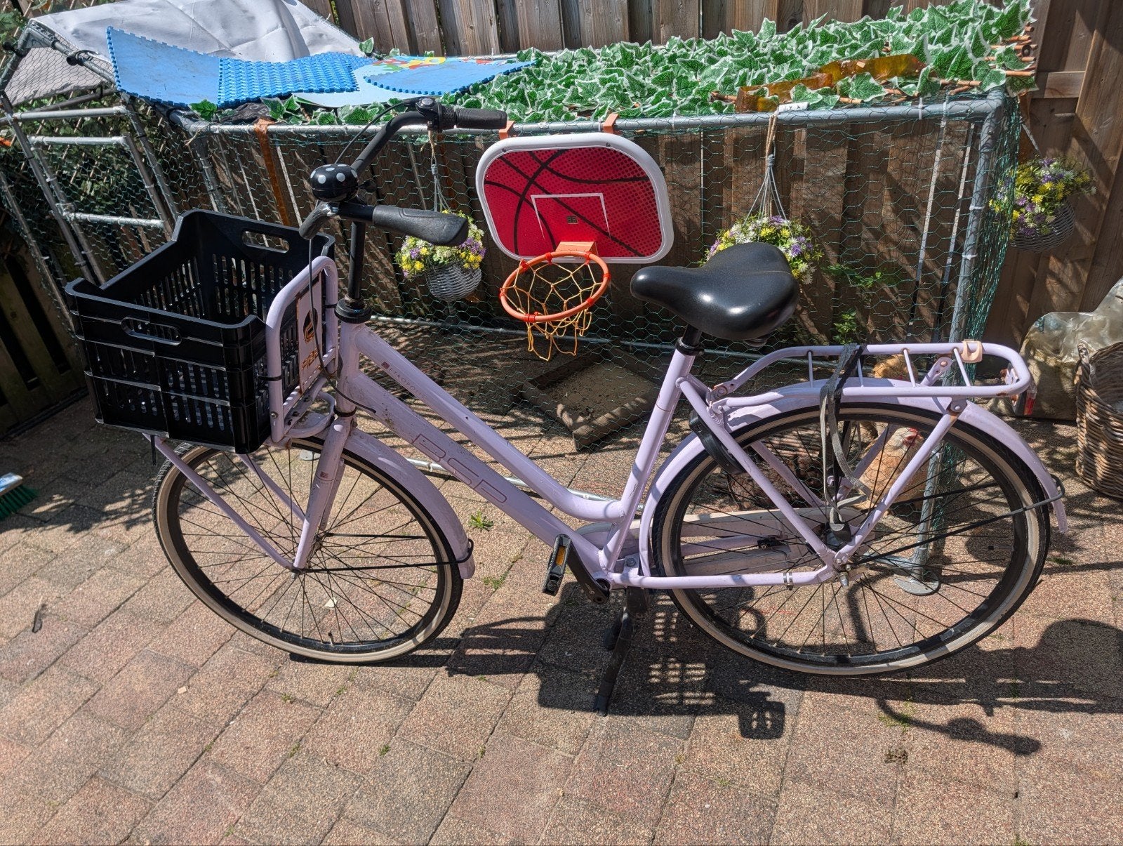 Lichtpaarse damesfiets met voordrager en krat, Velgrem, Versnellingen, Ophalen, Overige merken