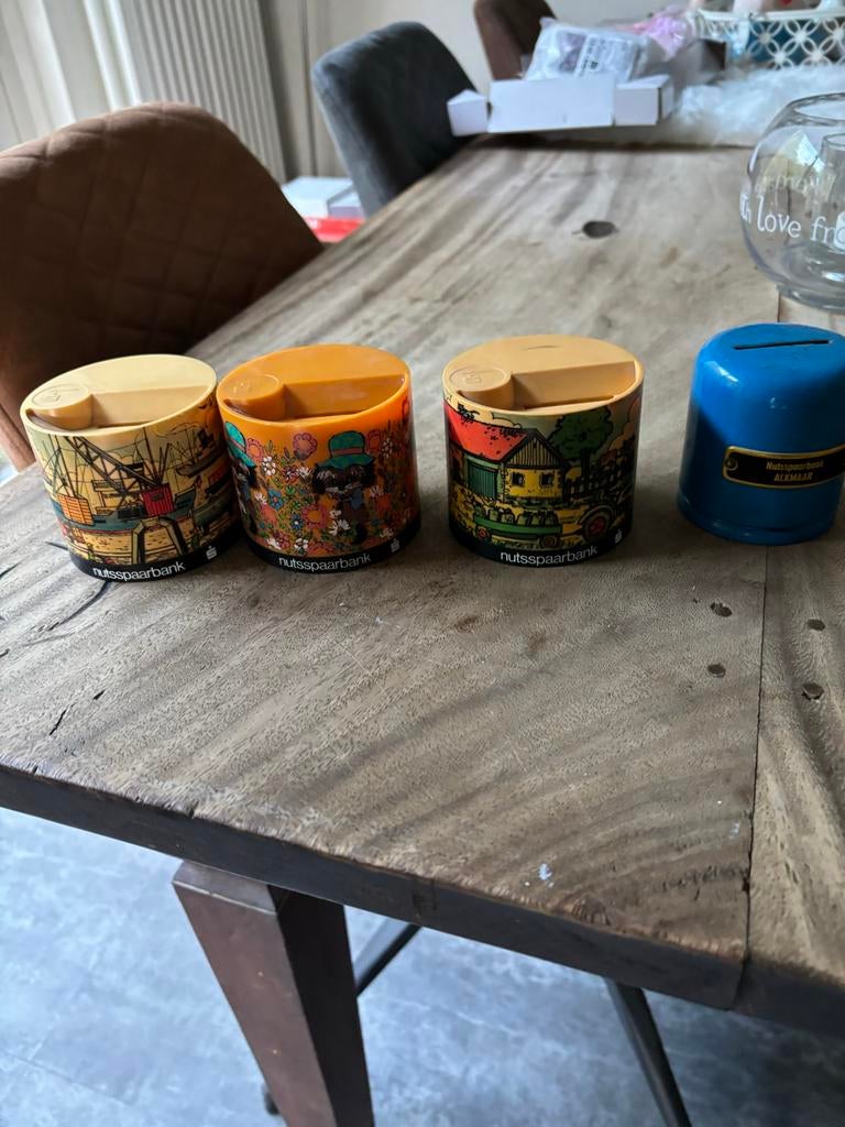 Vintage Nutsspaarbank Spaarpotten - Set van 4, Verzamelen, Spaarpotten, Ophalen of Verzenden, Gebruikt, Kunststof, Overige thema's