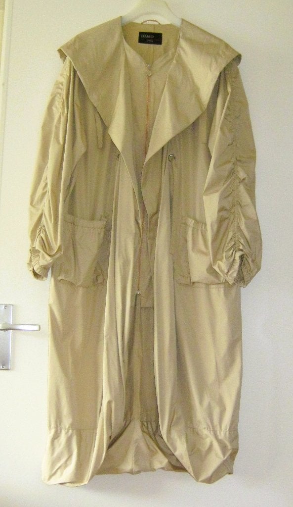 NIEUWE lange beige jas met grote kraag van Damo Donna, mt.44, Kleding | Dames, Jassen | Zomer, Damo Donna, Beige, Maat 42/44 (L)