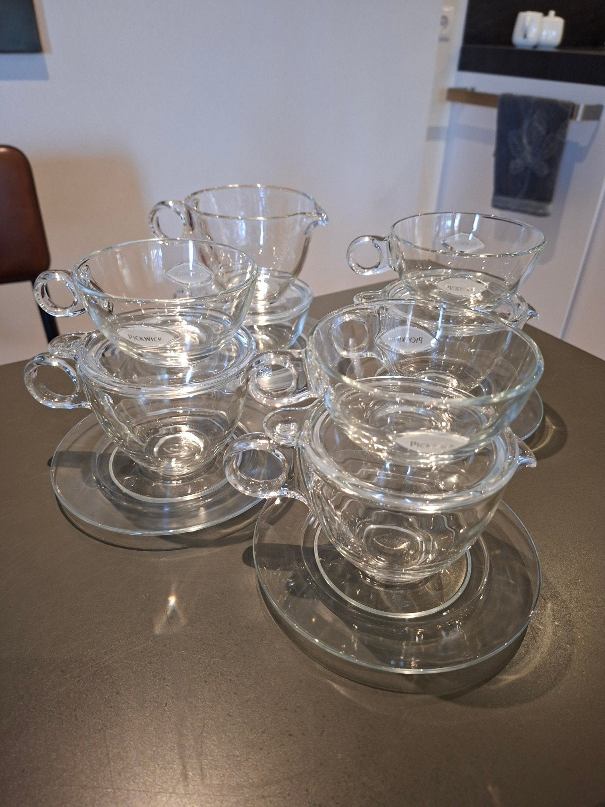 4 stuks Pickwick theeglazen met schotel en theezeefje, Overige merken, Ophalen of Verzenden, Overige stijlen, Kop(pen) en/of Schotel(s)
