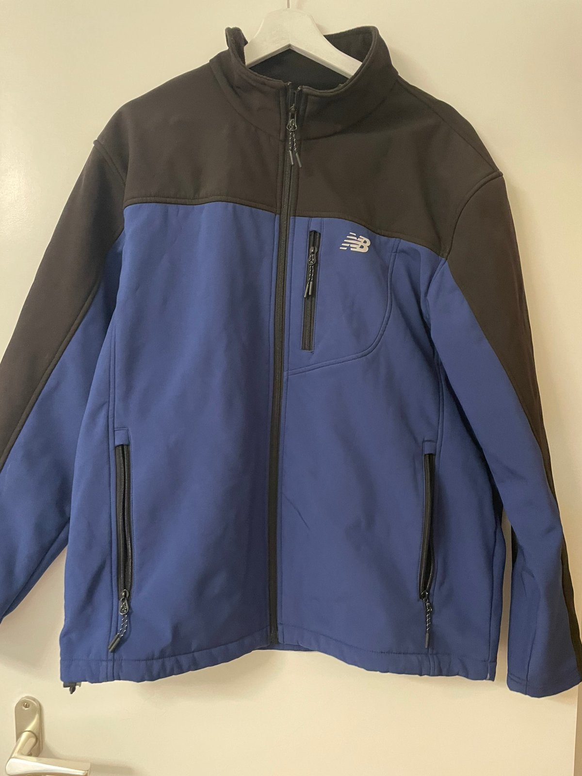 New Balance jas, Ophalen of Verzenden, Zo goed als nieuw, Maat 52/54 (L), Blauw