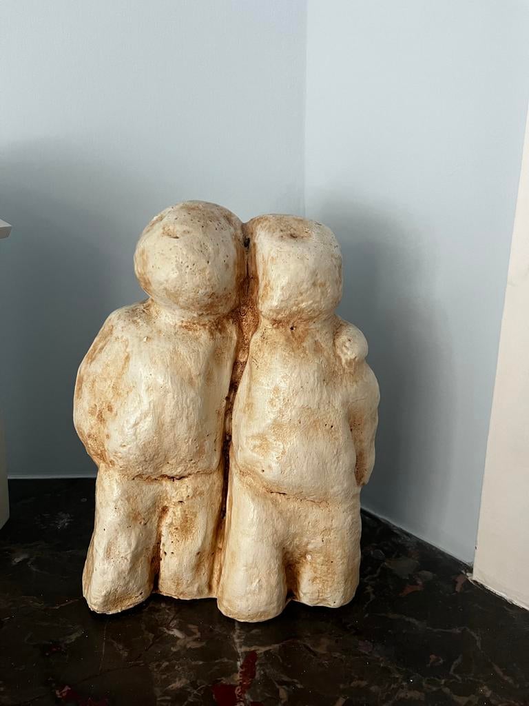 Zwaar beeld vrienden, samen, liefde, Groep mensen, Ophalen of Verzenden, Handgemaakt, 20 - 50 cm