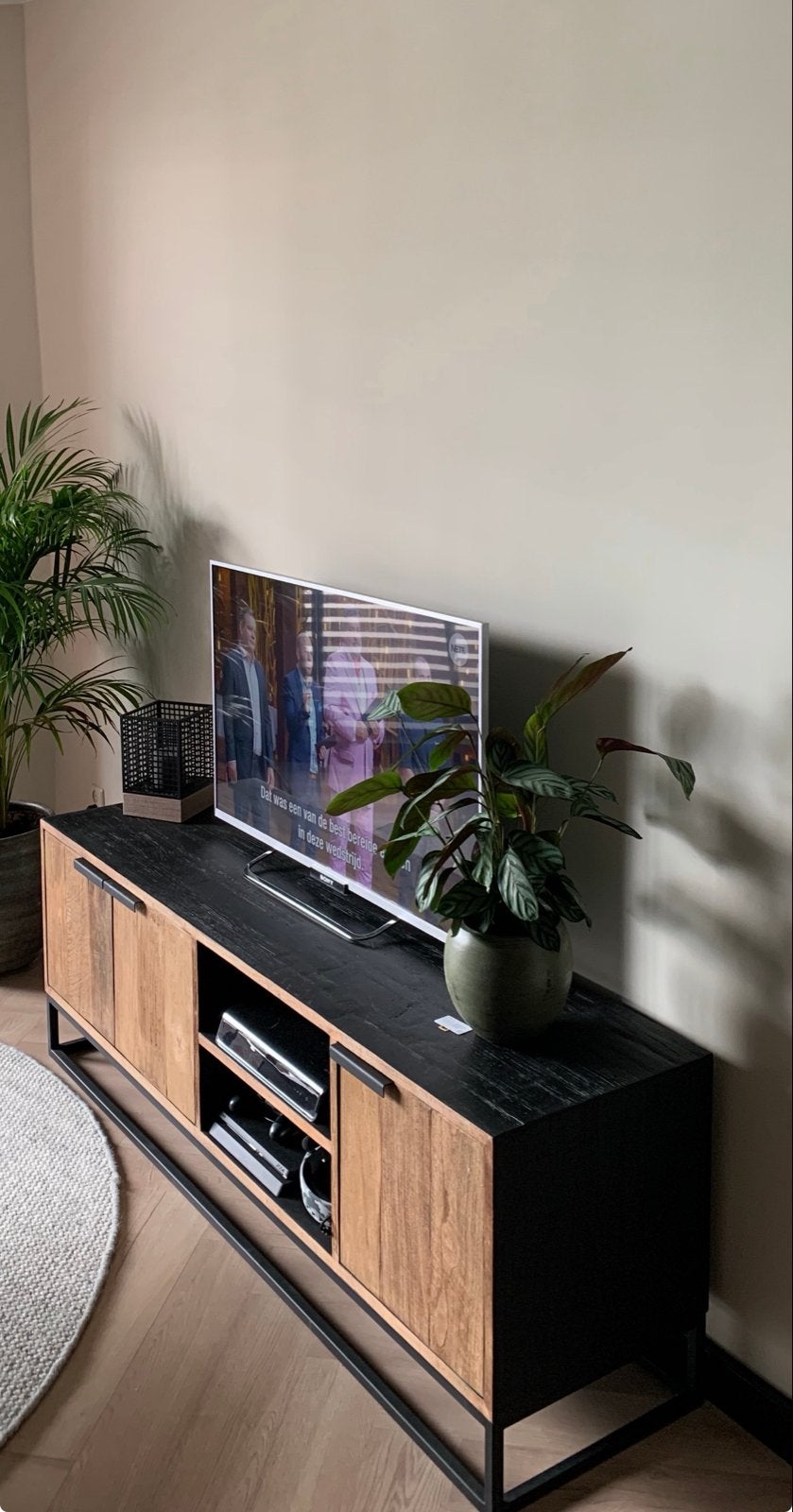 Moderne tv meubel kast - Sevendays Delft, Ophalen, 150 tot 200 cm, Zo goed als nieuw, Minder dan 100 cm