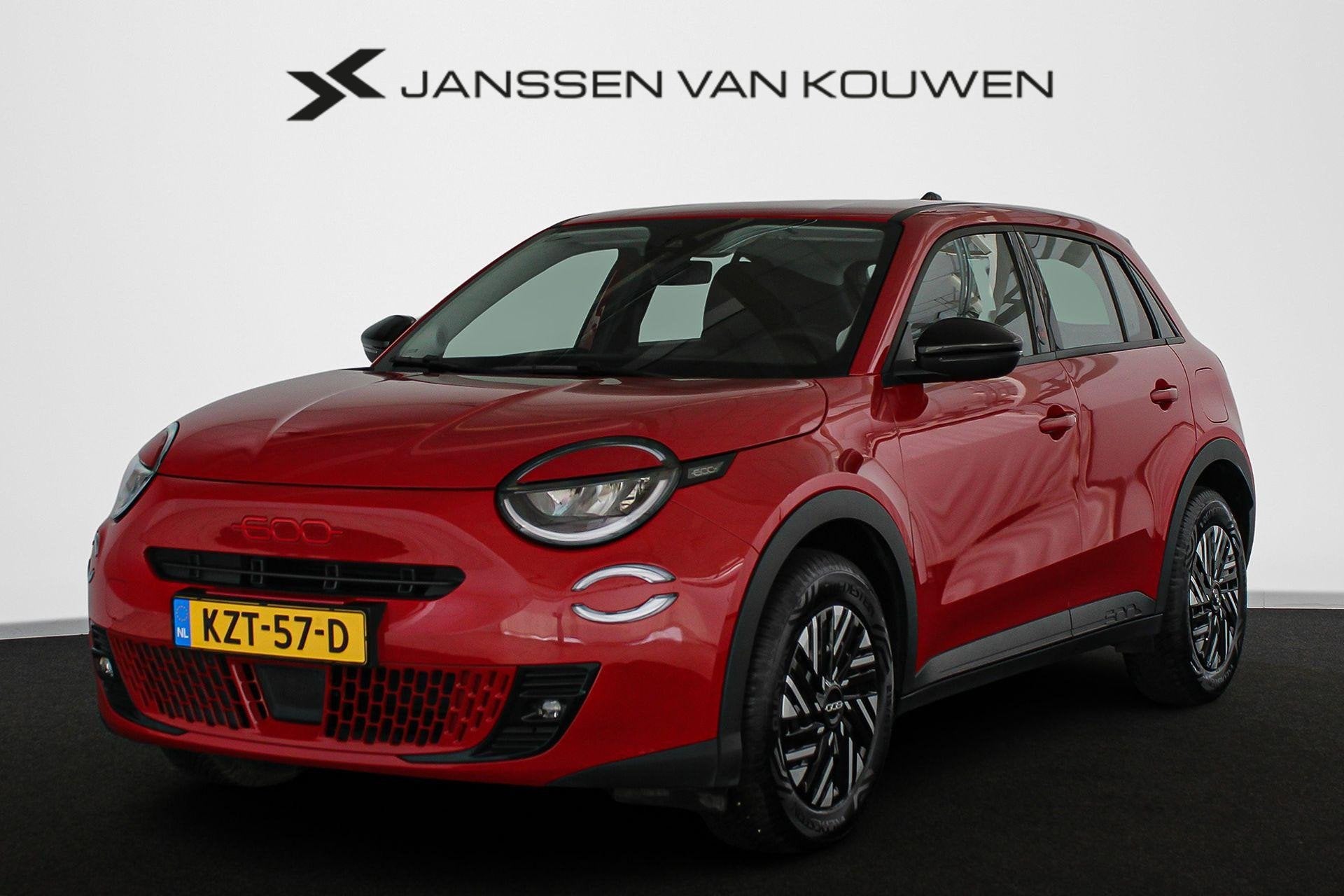 Fiat 600e RED 54 kWh Apple CarPlay Climate Control, Stof, Gebruikt, Zwart, 156 pk