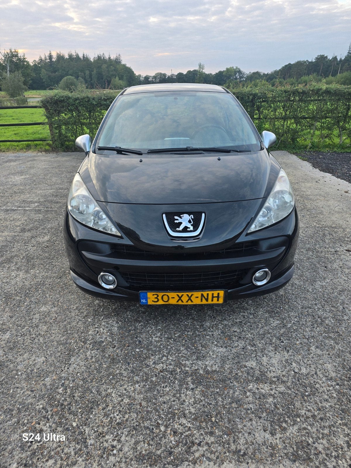Peugeot 207 1.4 VTI Nieuwe ketting, groot onderhoud gehad., Stof, Geheel digitaal combi-instrument, Zwart, Origineel Nederlands