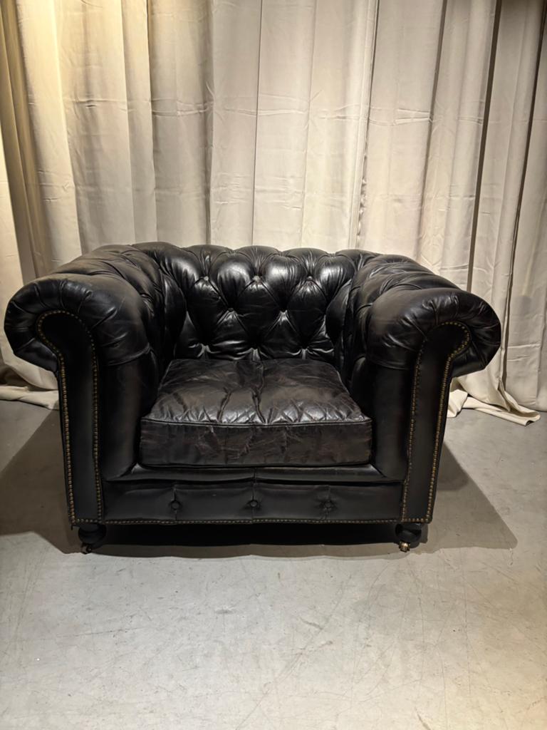 Chesterfield Clubfauteuil Zwart generfd leer -Lifestyle, Huis en Inrichting, Fauteuils, Gebruikt, Life style, Leer, 75 tot 100 cm