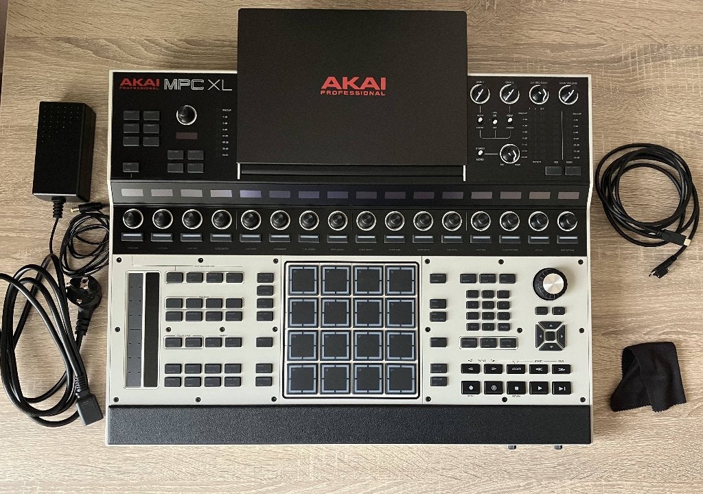Akai MPC XL, Muziek en Instrumenten, Samplers, Ophalen of Verzenden, Zo goed als nieuw