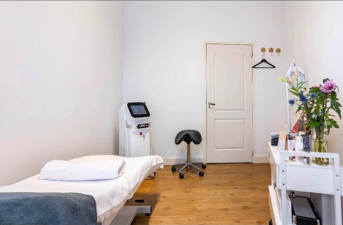 Praktijkruimte te huur in een luxe schoonheidssalon, Den Haag