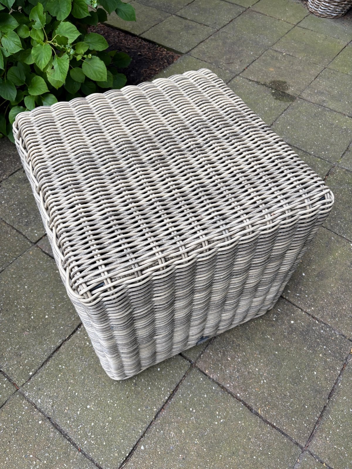 Wicker bijzettafel/poef van PR Design, Tuin en Terras, Ophalen, Gebruikt, Vierkant, Wicker