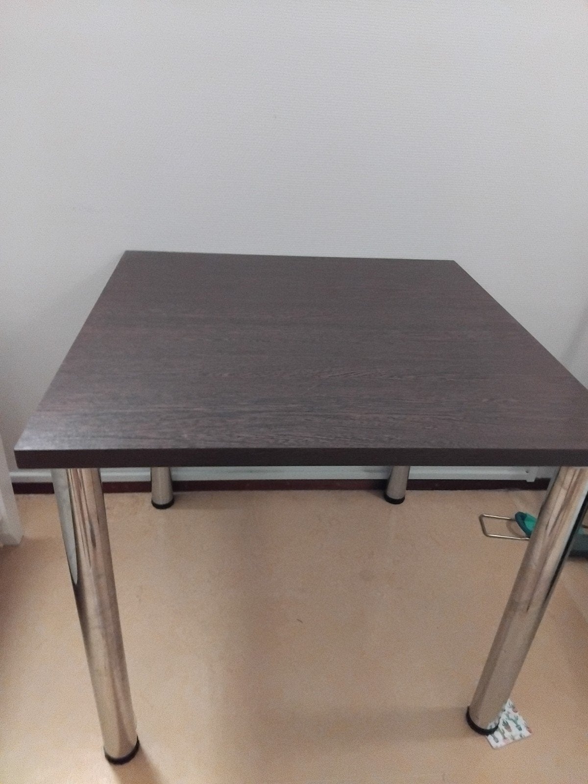 Bruine eettafel te koop !, Huis en Inrichting, Tafels | Eettafels, Ophalen, Gebruikt, Vierkant, Vier personen