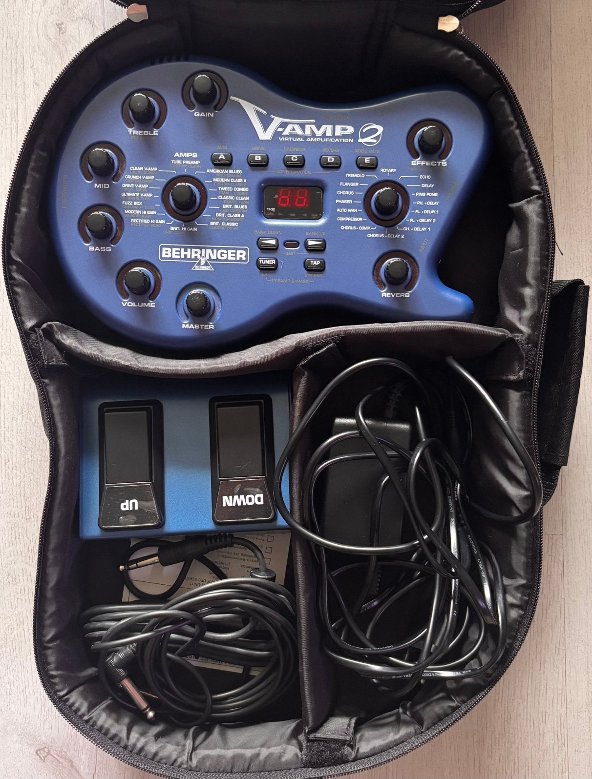 Behringer V-Amp 2 Gitaar Multi-effect, Ophalen of Verzenden, Gebruikt, Complete set