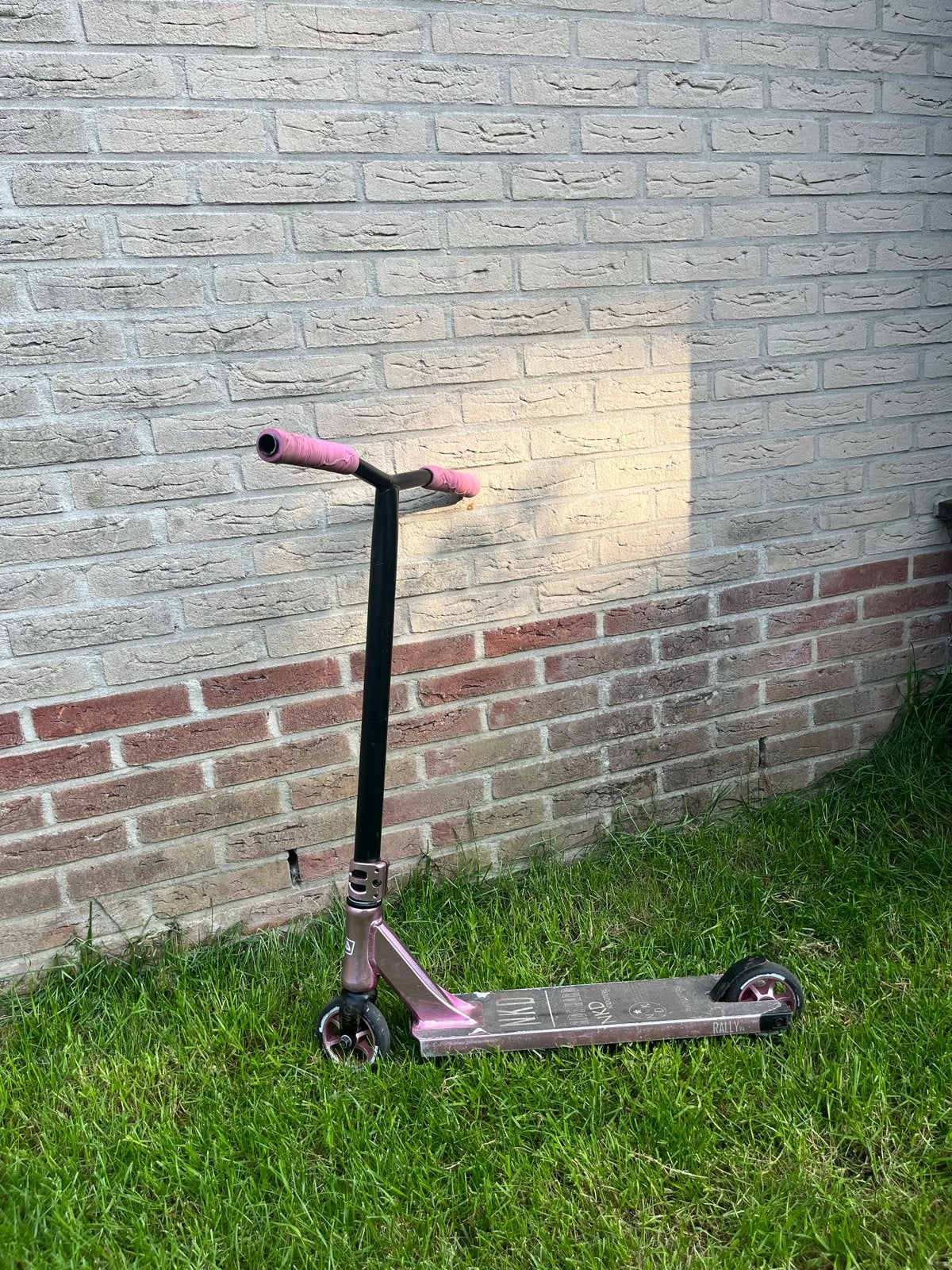 NKD Stuntstep - Roze/Zwart, Fietsen en Brommers, Steps, Ophalen of Verzenden, Gebruikt, Gewone step