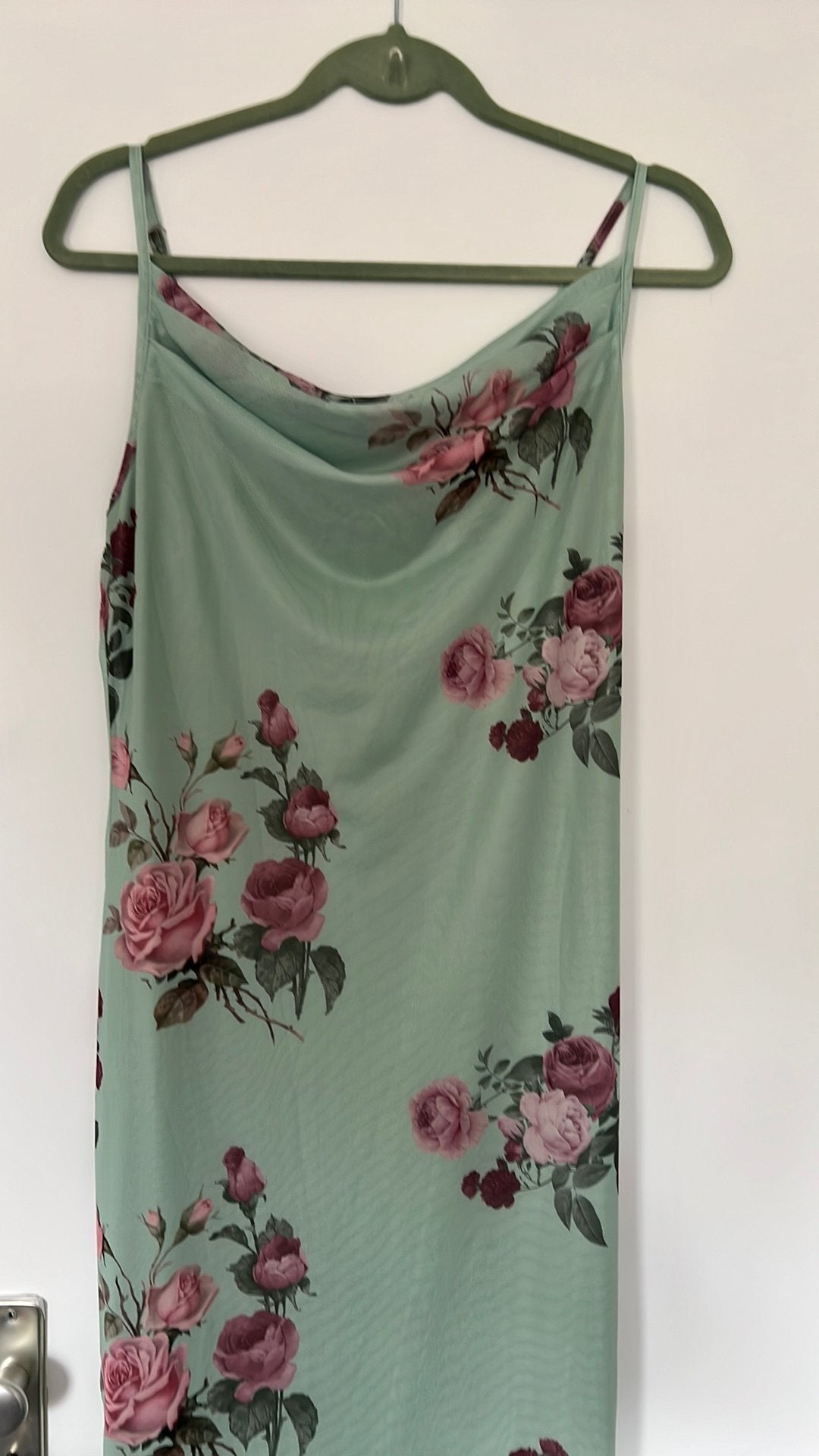 Prachtige maxi jurk met verstelbare schouderbandjes. Maat L, Maat 38/40 (M), Overige kleuren, Nieuw, Ophalen of Verzenden