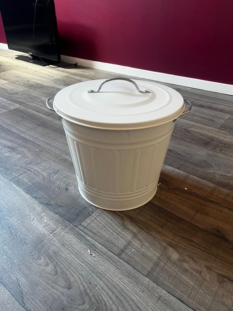 Ikea prullenbak met deksel, metaal beigd, Huis en Inrichting, Woonaccessoires | Prullenbakken, 20 tot 30 liter, Ophalen of Verzenden
