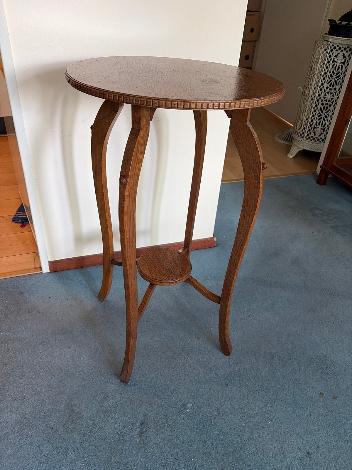 Antieke houten plantentafel met sierlijke poten, Ophalen