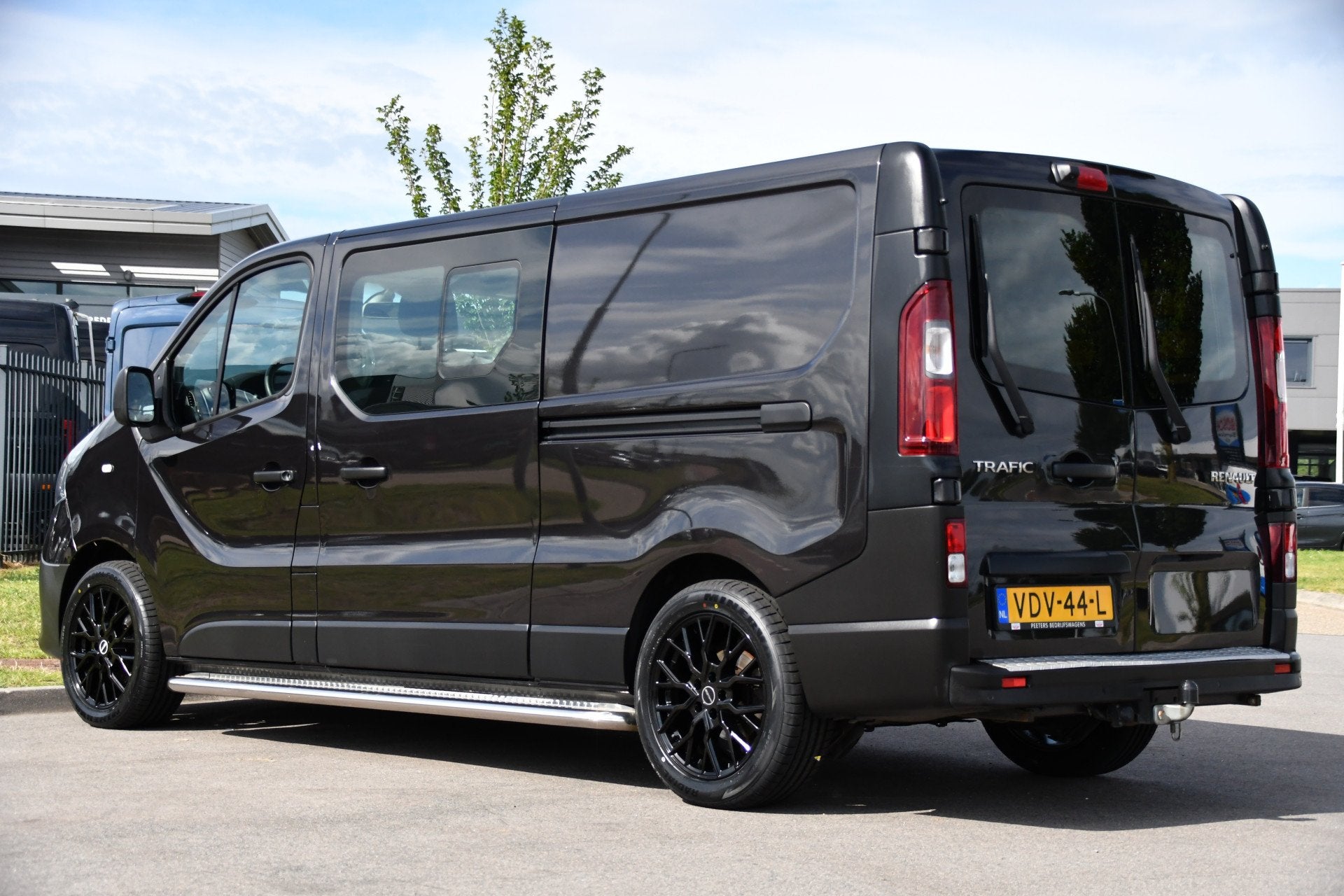 Renault Trafic 2.0 dCi 145 T29 L2H1 DC Black Edition Camera,, Auto's, 145 pk, Stof, Gebruikt, Euro 6