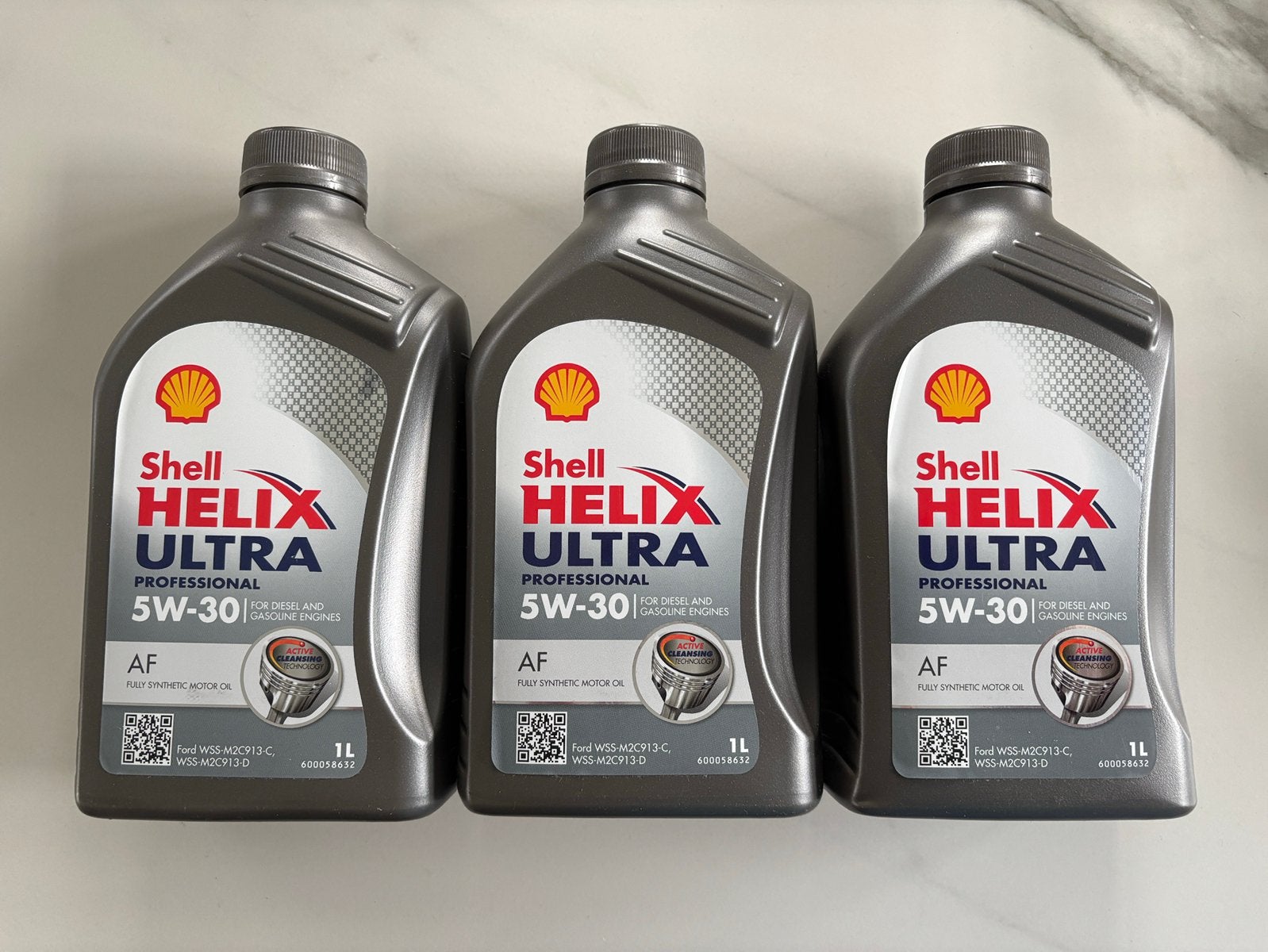 3 flessen Shell Helix Ultra Professional 5W-30 motorolie, Ophalen of Verzenden