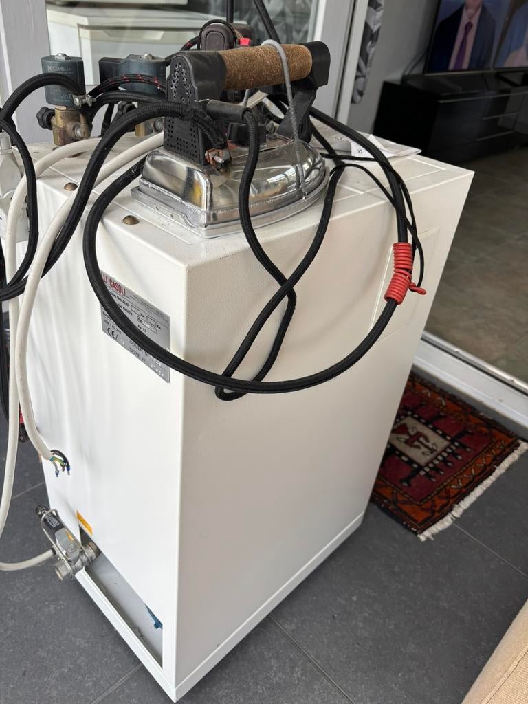 Industriële strijkijzer Casoli, generator, Ophalen, Zo goed als nieuw