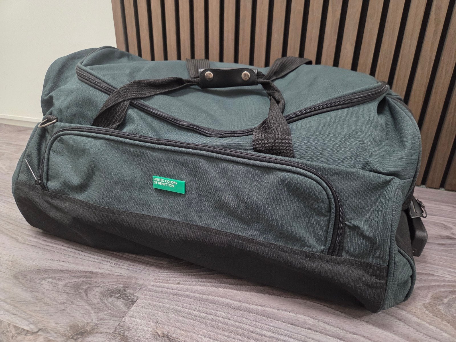 United Colors of Benetton reistas met wieltjes, Ophalen, Uitschuifbare handgreep, Gebruikt, 20 tot 30 cm