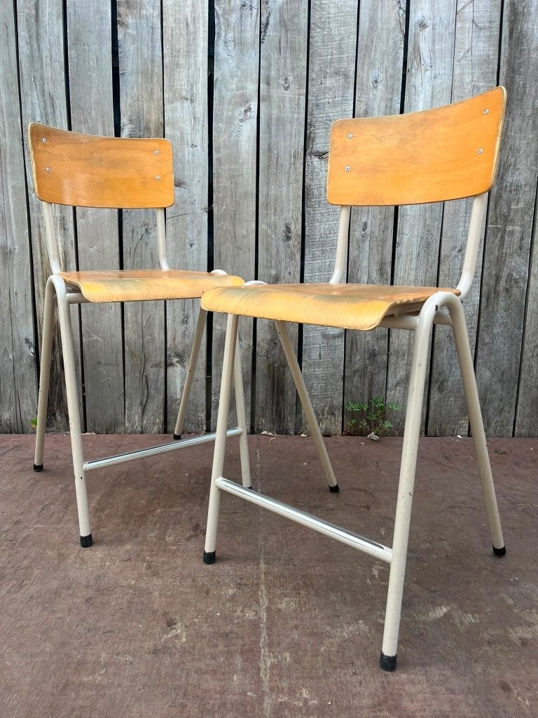 Stapelbare vintage barkruk 60 cm zithoogte |19 op voorraad, 60 tot 90 cm, Ophalen of Verzenden, Hout, Gebruikt