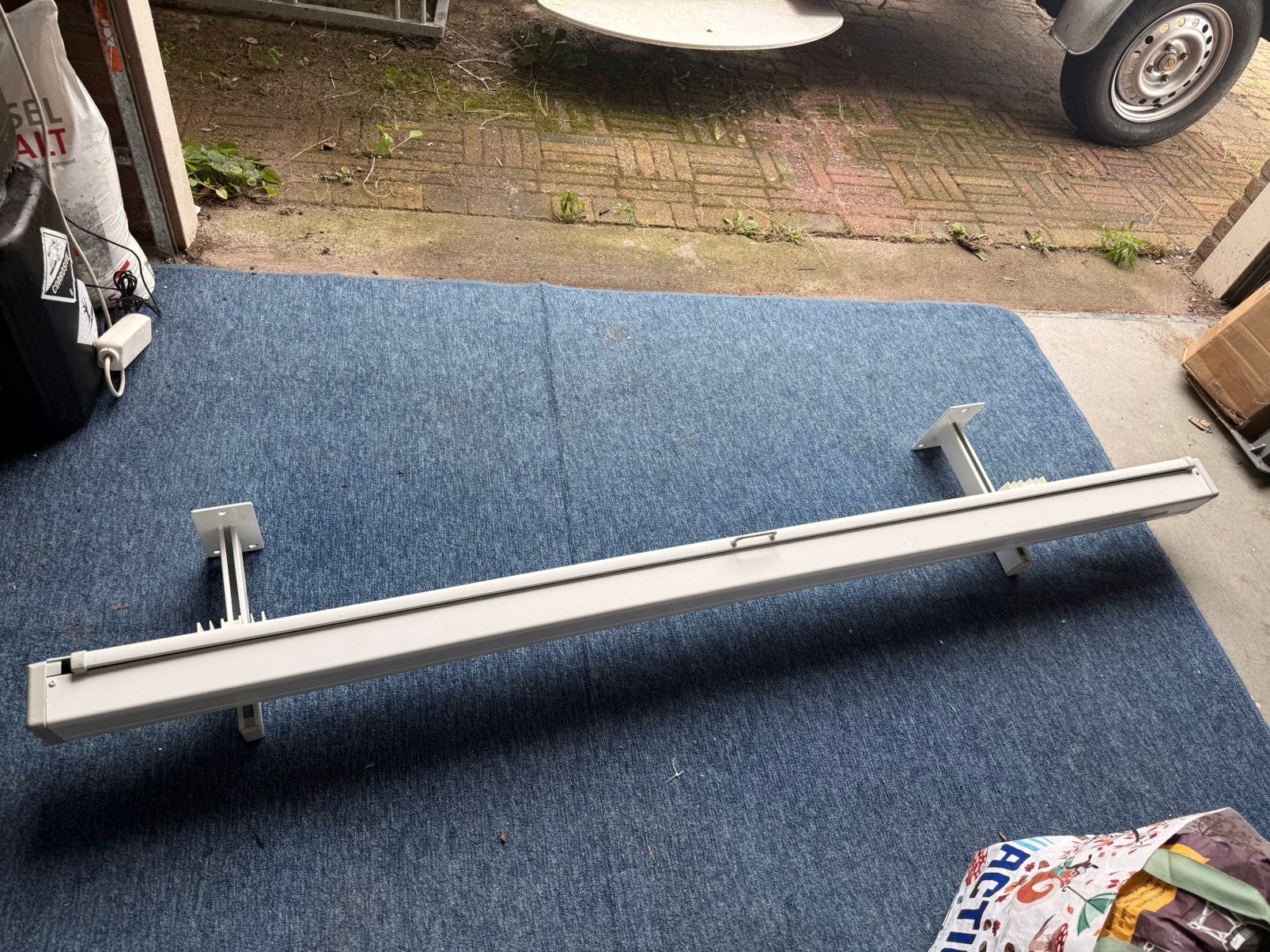 Beamer of projectie scherm, Ophalen, Handmatig, Zo goed als nieuw