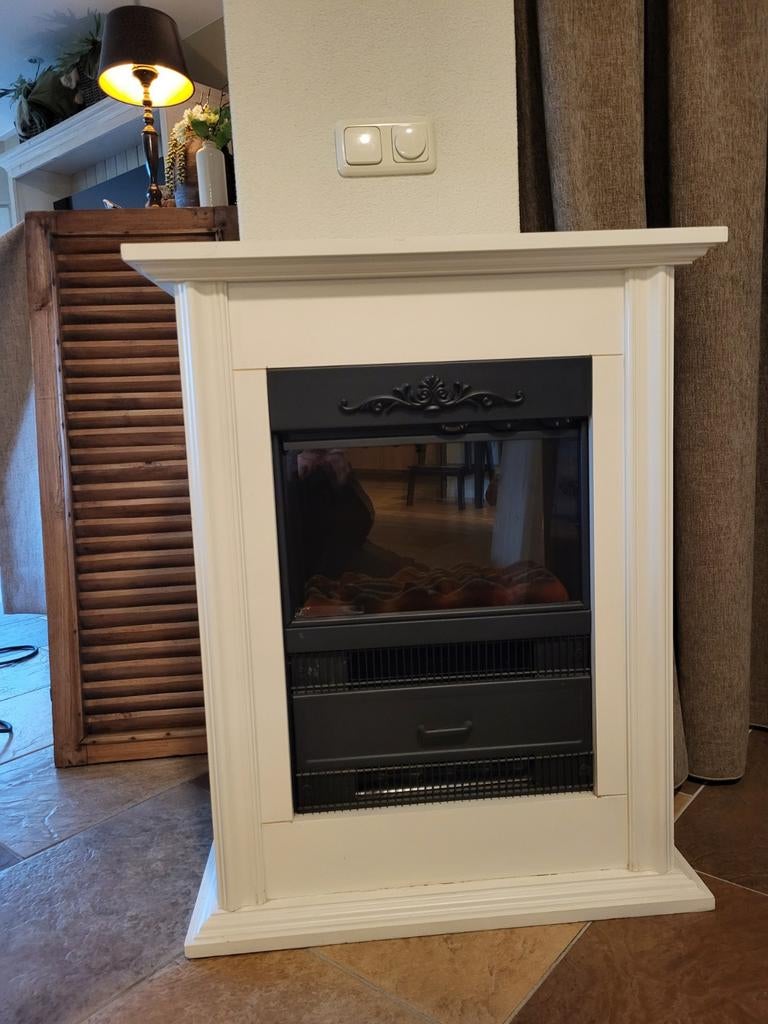 Kleine witte elektrische schouw / open haard, Huis en Inrichting, Ophalen, Gebruikt, Vrijstaande haard, Elektrische haard