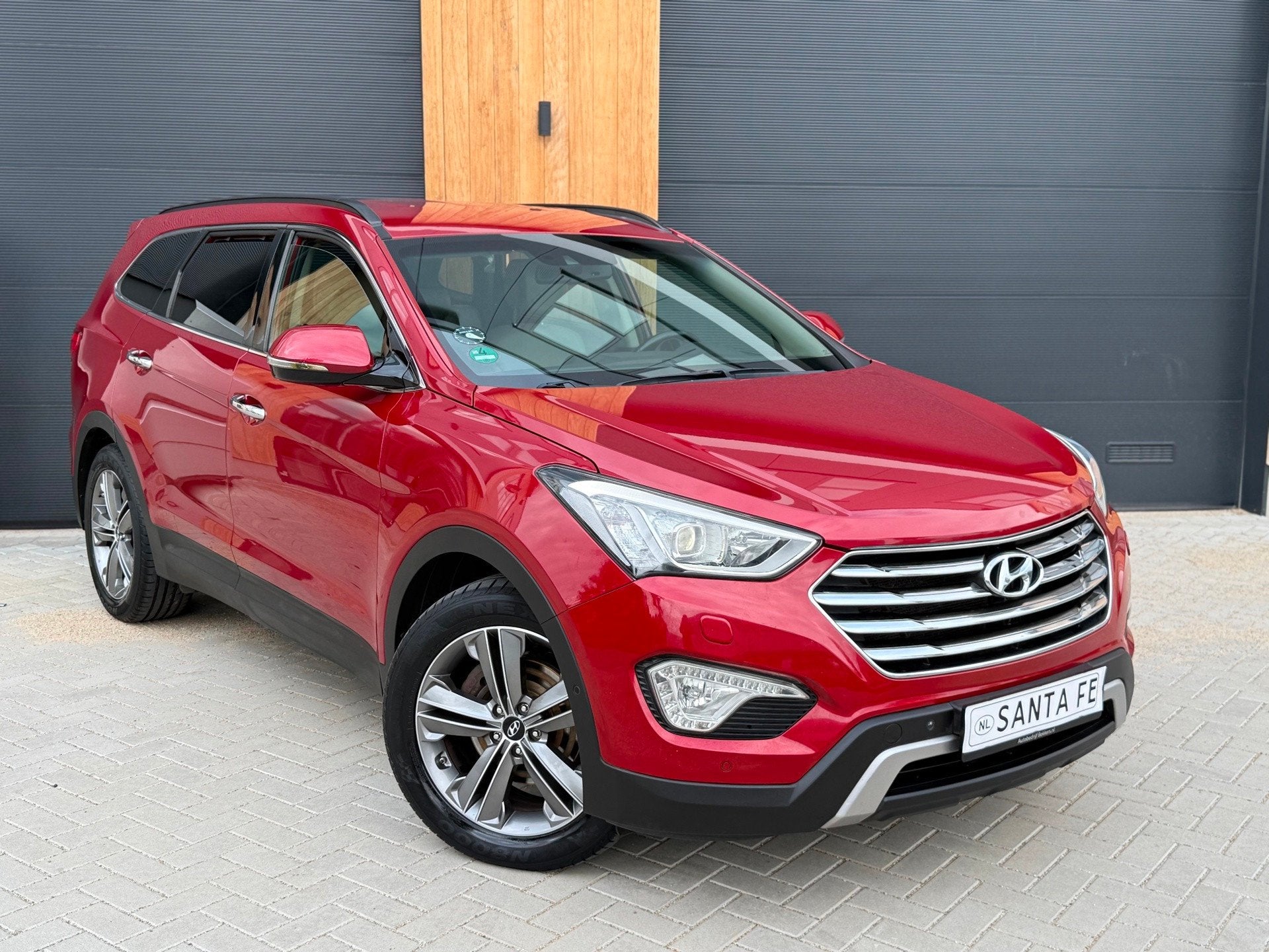 Hyundai Grand Santa Fe 2.2 CRDi 4WD 197PK AUT 7-SEATS/CAMERA, Auto's, Automaat, Gebruikt, 7 stoelen, Leder