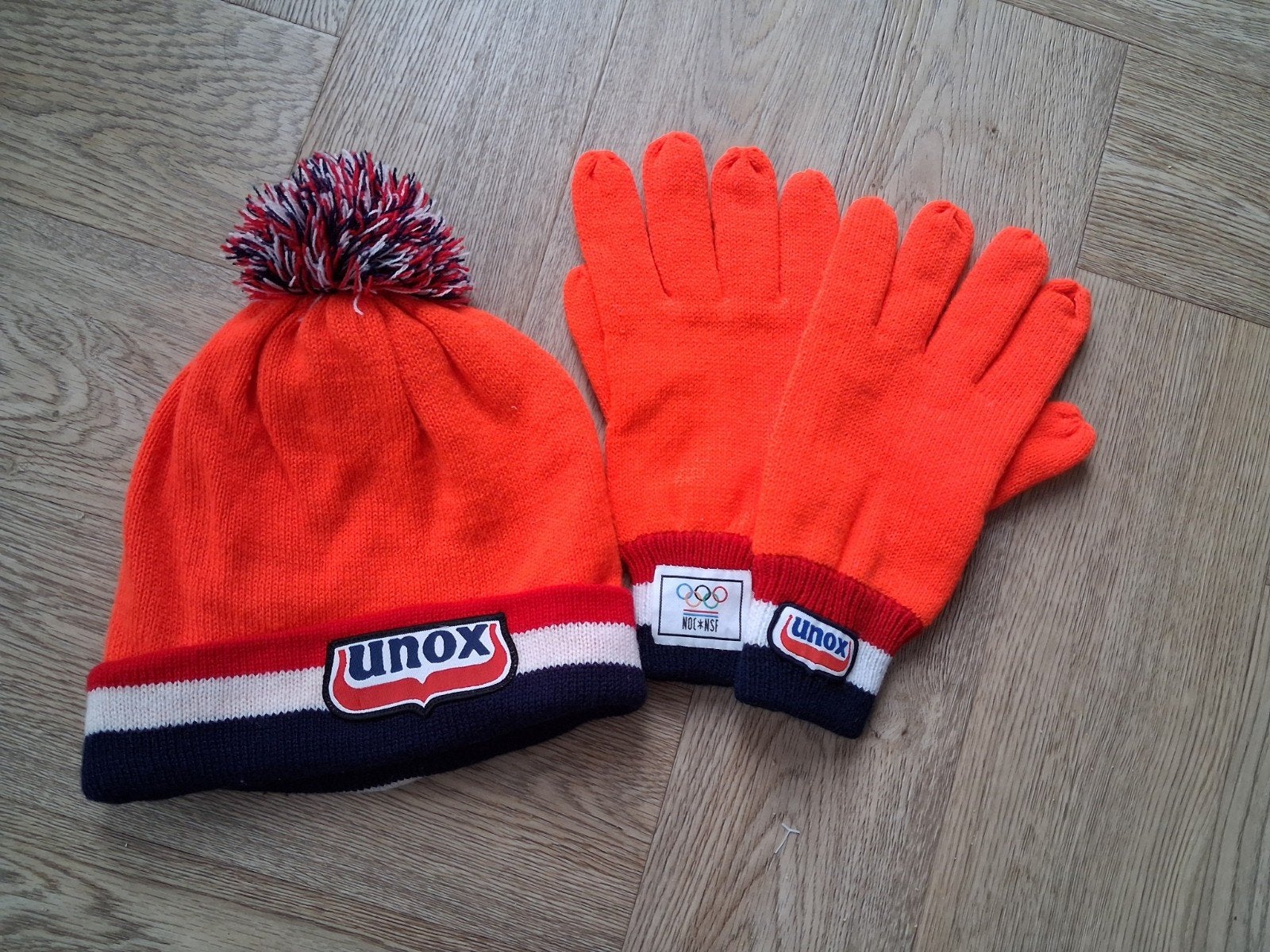Nieuwe Unox muts en handschoenen voor het schaatsseizoen, Ophalen of Verzenden