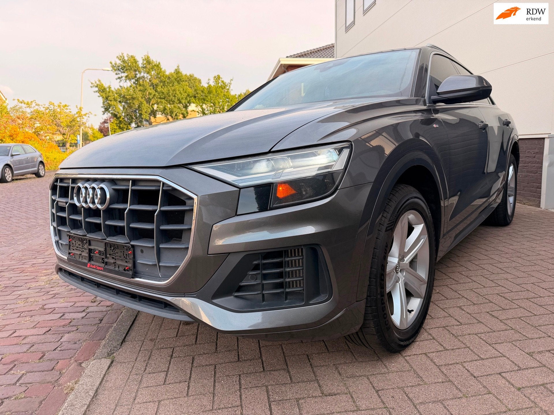 Audi Q8 55 TFSI S Line/340 pk/Panoramadak/Navi/Trekhaak/Lede, Auto's, Automaat, Gebruikt, Overige carrosserieën, Q8