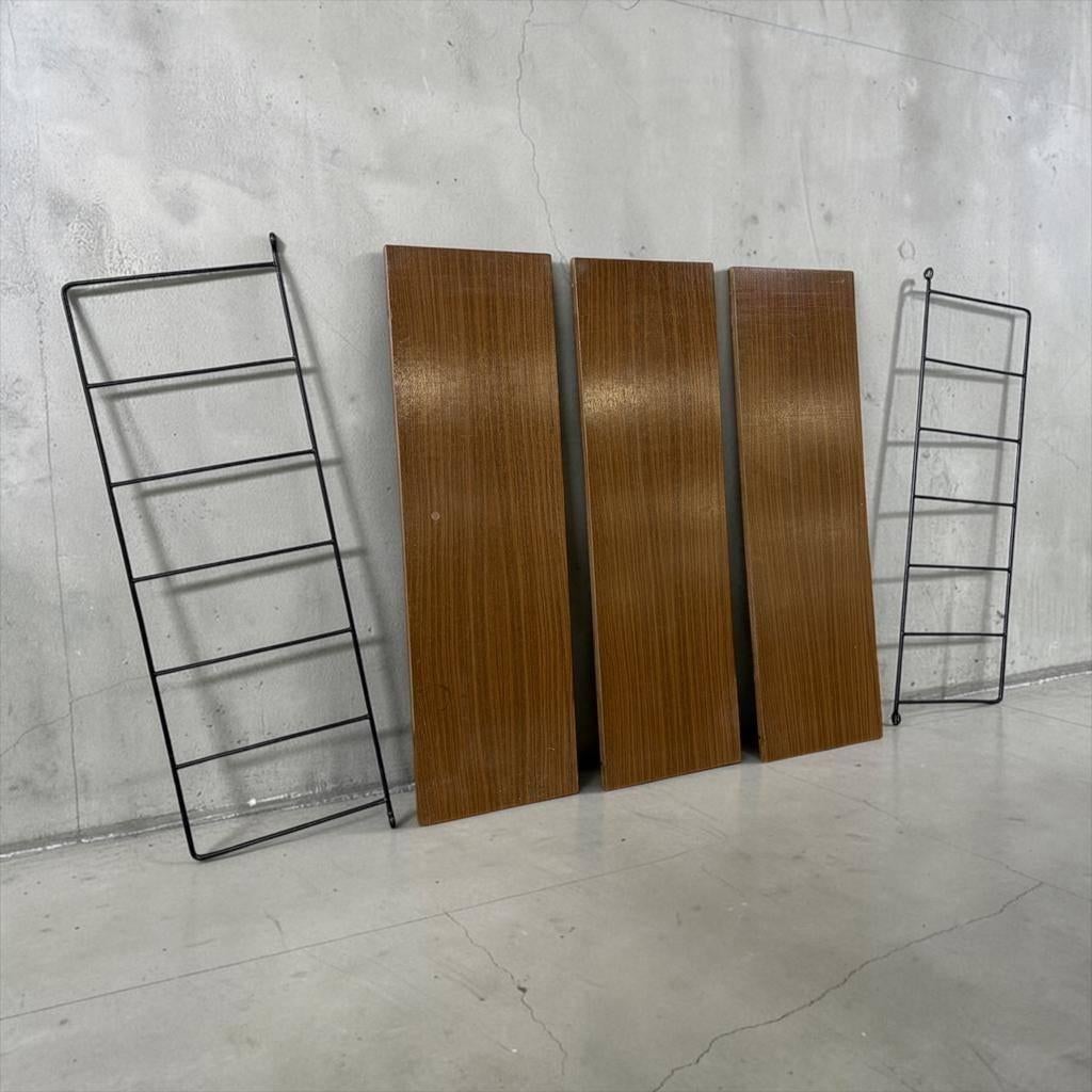 Vintage houten wandrek / etagere / muurrek STRING, Antiek en Kunst, Ophalen