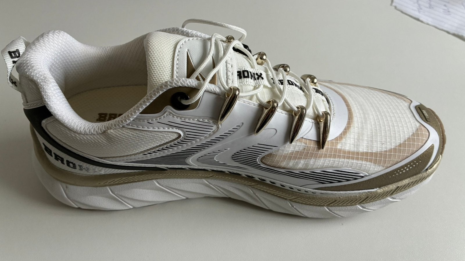 Bronx schoenen maat 38 wit  - goud kleurig - nieuw, Ophalen, Wit, Nieuw, Sneakers of Gympen