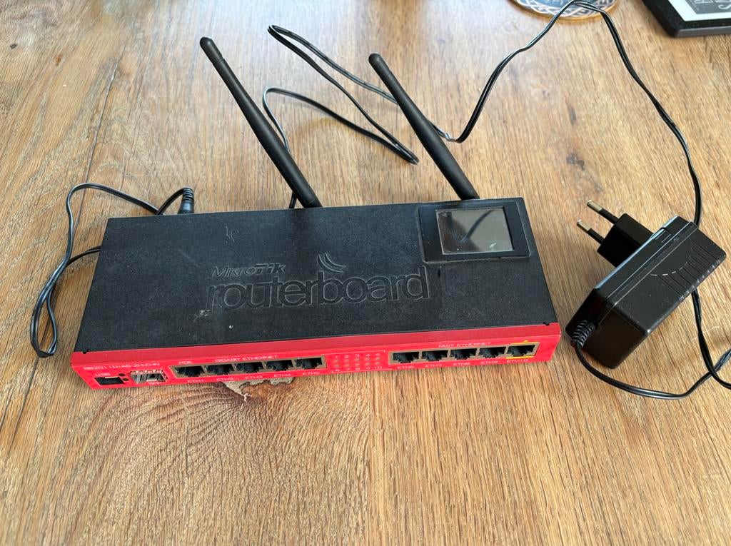 MikroTik RouterBoard RB2011UiAS-2HnD-IN Router, Ophalen of Verzenden, Gebruikt, Router