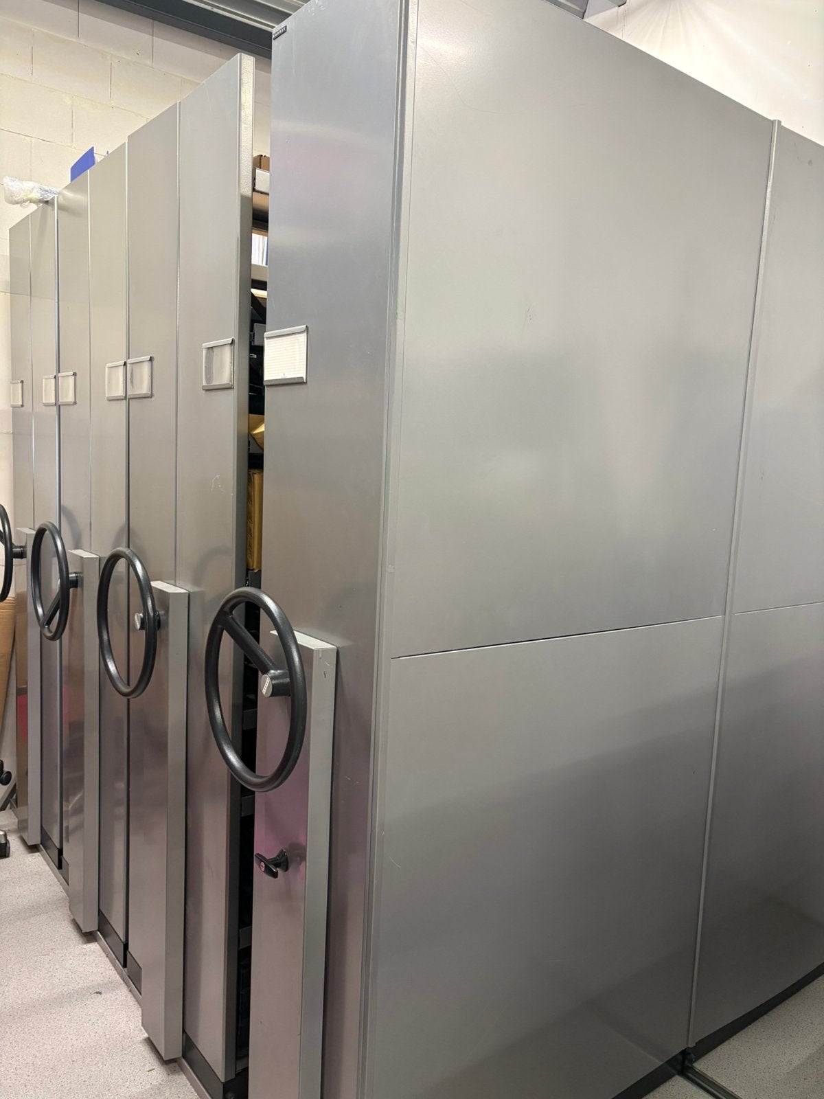 Mobiele archiefkast Kardex, Ophalen