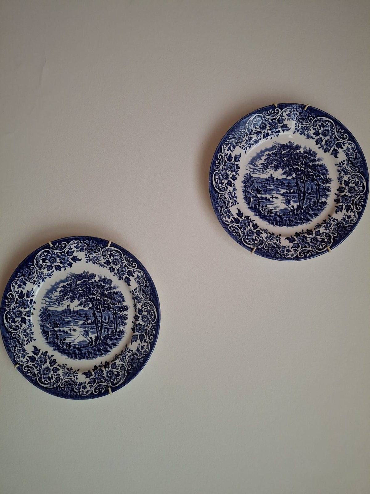 Twee Vintage Ironstone Wandborden - The English Scene, Ophalen